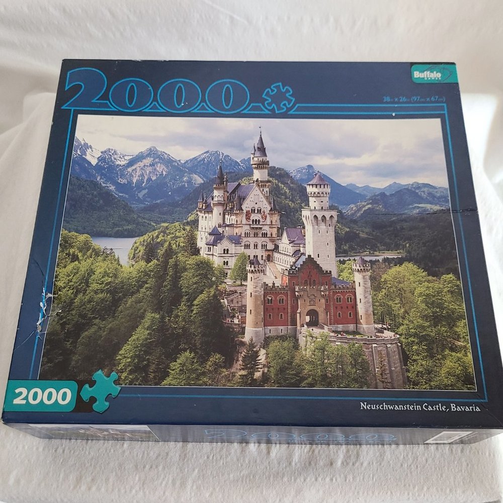 2000 pieces Neuschwanstein Castle, Bavaria Puzzle New